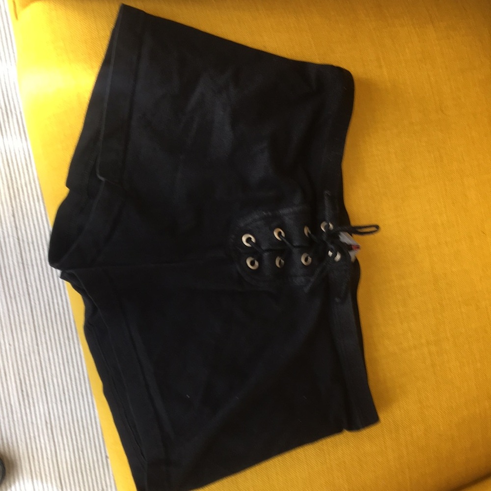 Women short with lace styling size L